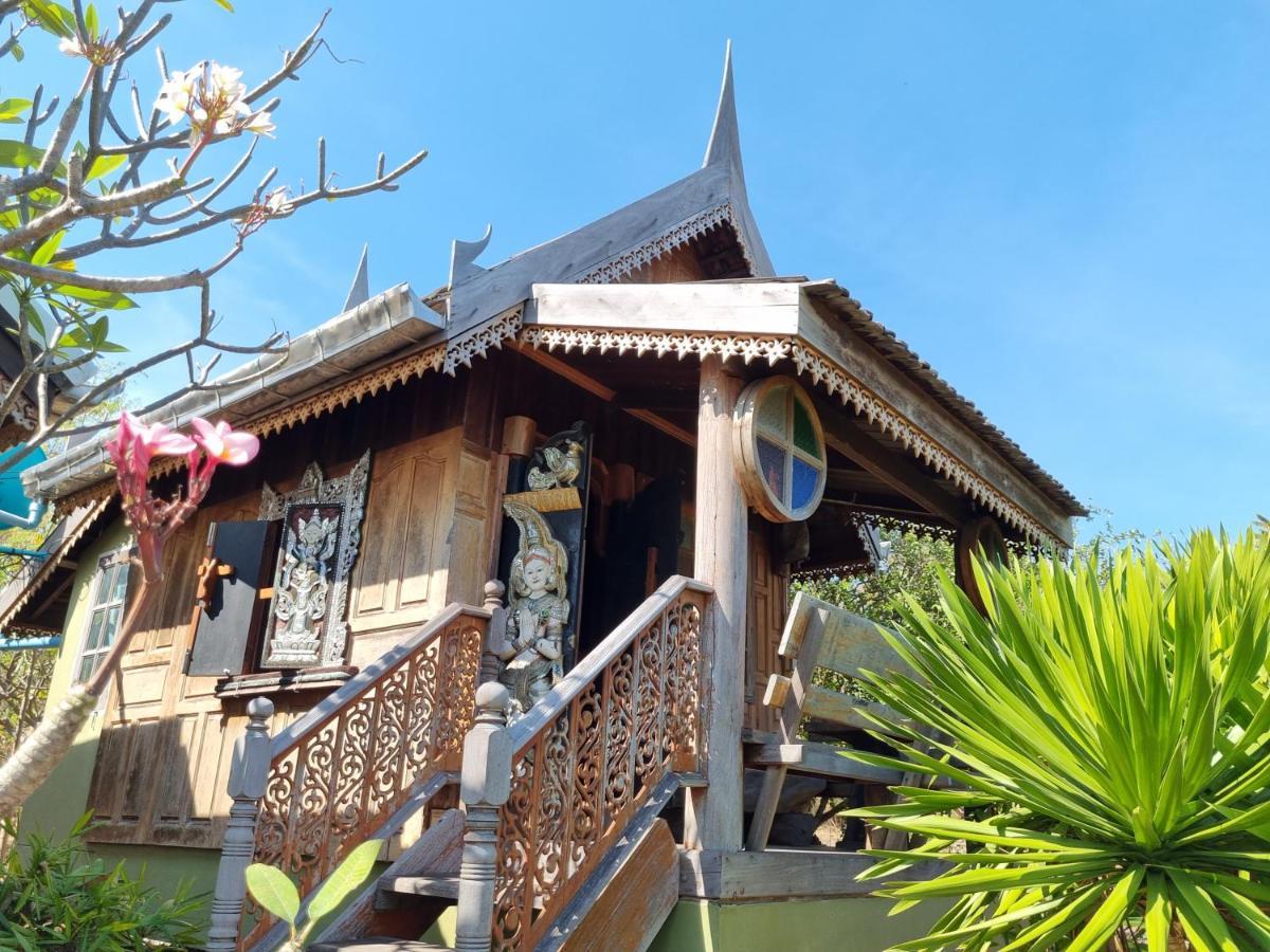 Hello Sichang Bungalow Hotel Ko Si Chang Exterior photo