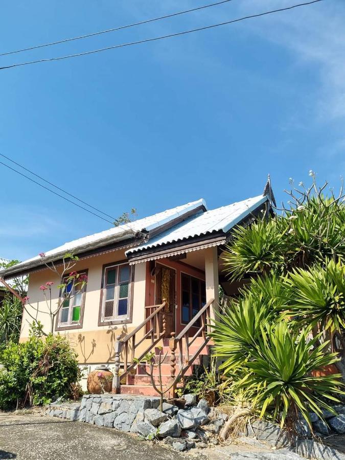 Hello Sichang Bungalow Hotel Ko Si Chang Exterior photo