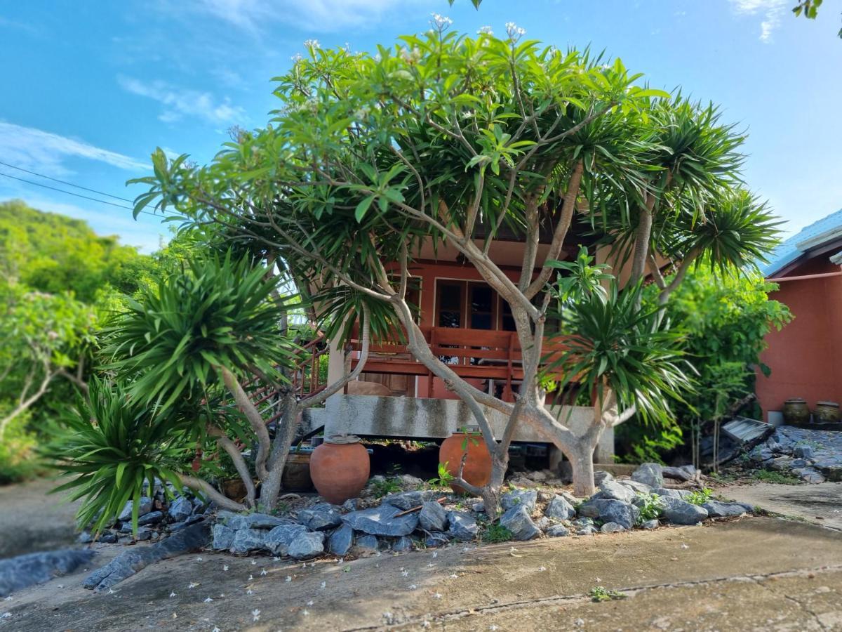 Hello Sichang Bungalow Hotel Ko Si Chang Exterior photo