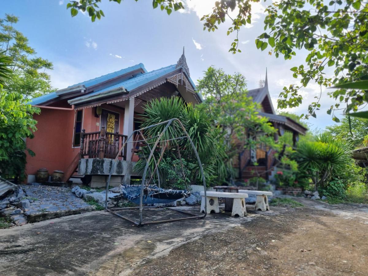 Hello Sichang Bungalow Hotel Ko Si Chang Exterior photo