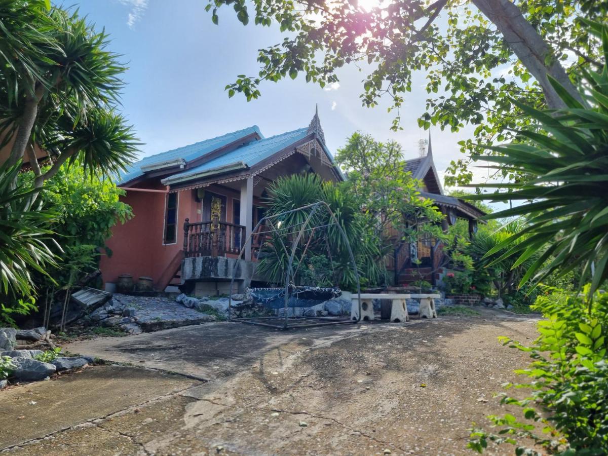 Hello Sichang Bungalow Hotel Ko Si Chang Exterior photo