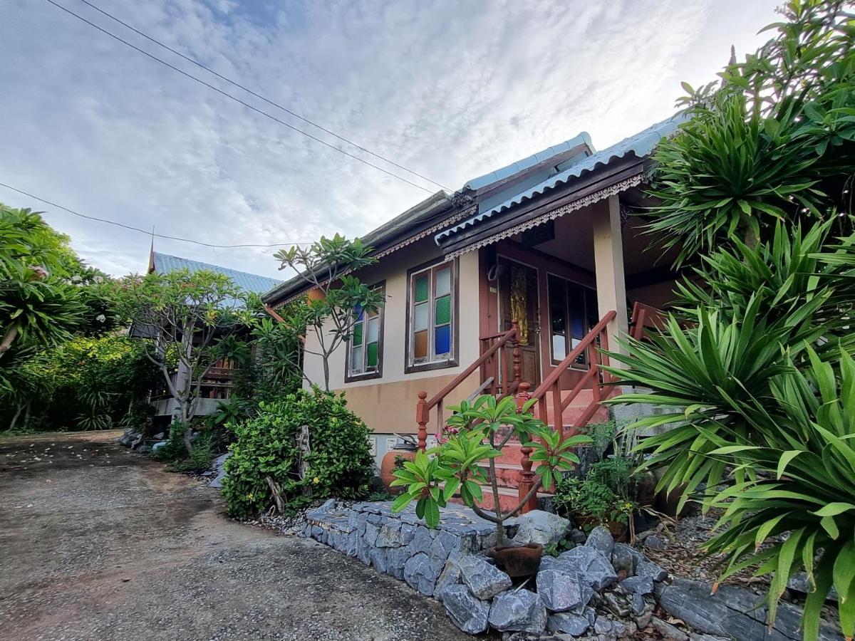 Hello Sichang Bungalow Hotel Ko Si Chang Exterior photo