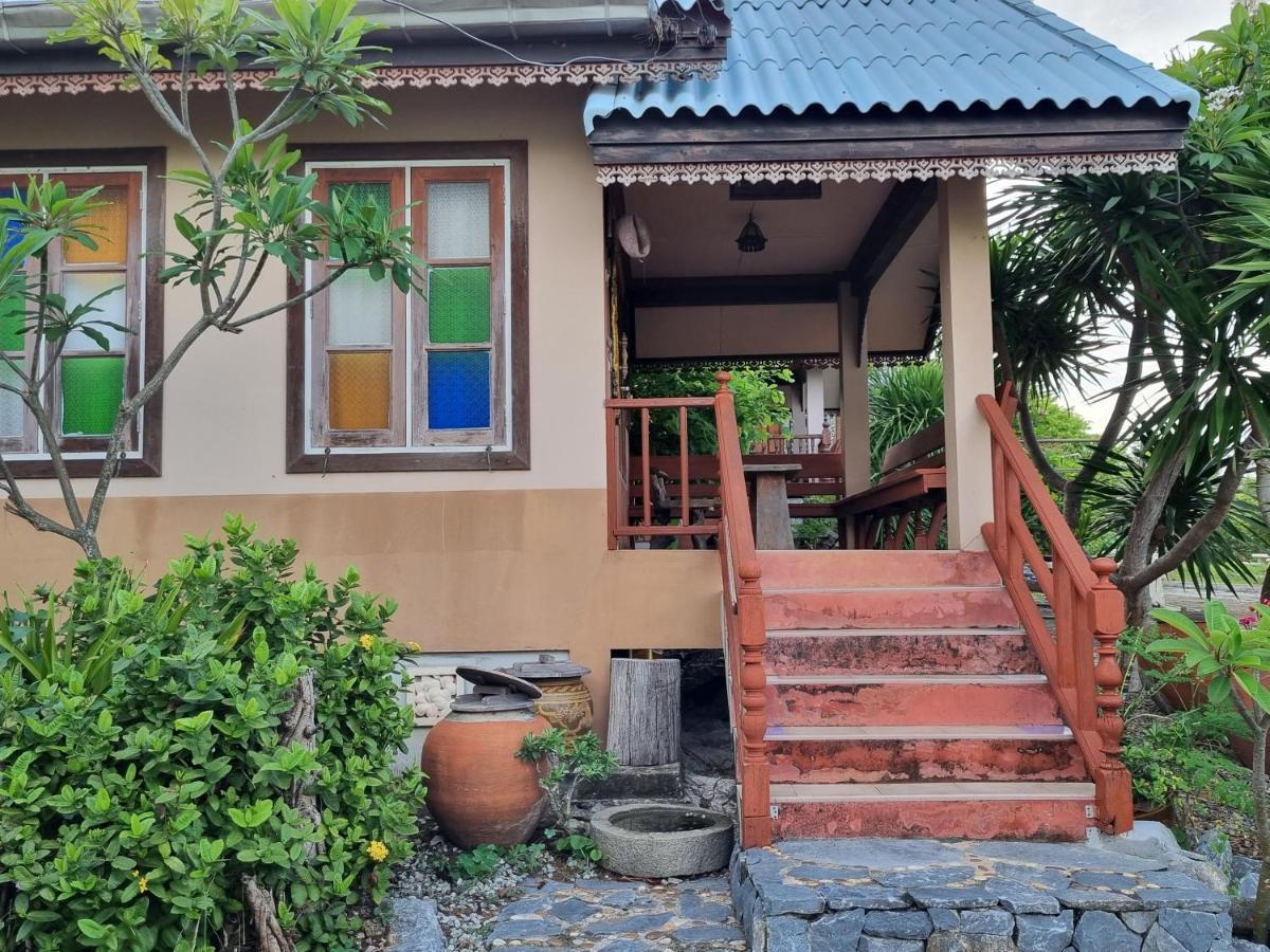 Hello Sichang Bungalow Hotel Ko Si Chang Exterior photo