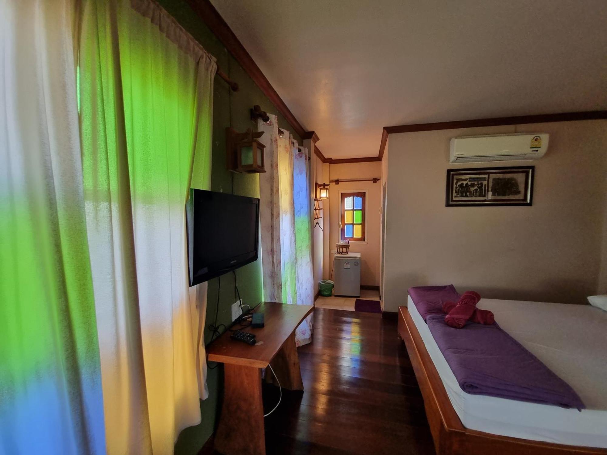 Hello Sichang Bungalow Hotel Ko Si Chang Room photo